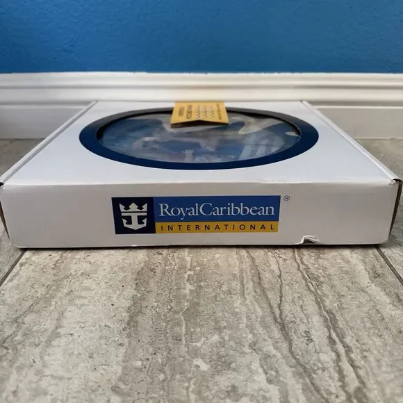 Royal Caribbean PORTHOLE Picture Frame Holds One Round Photo 8"x 8" NIB Sealed - Picture 2 of 5